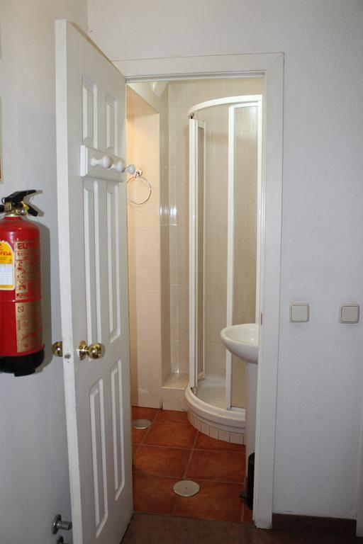 Hostal Graciela Madrid Exterior photo