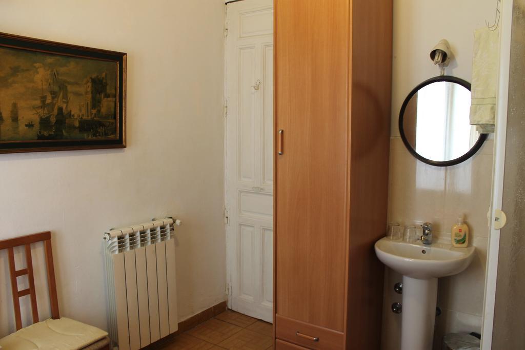 Hostal Graciela Madrid Room photo